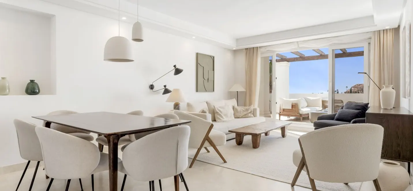 Sale of middle floor apartment in Aloha 1