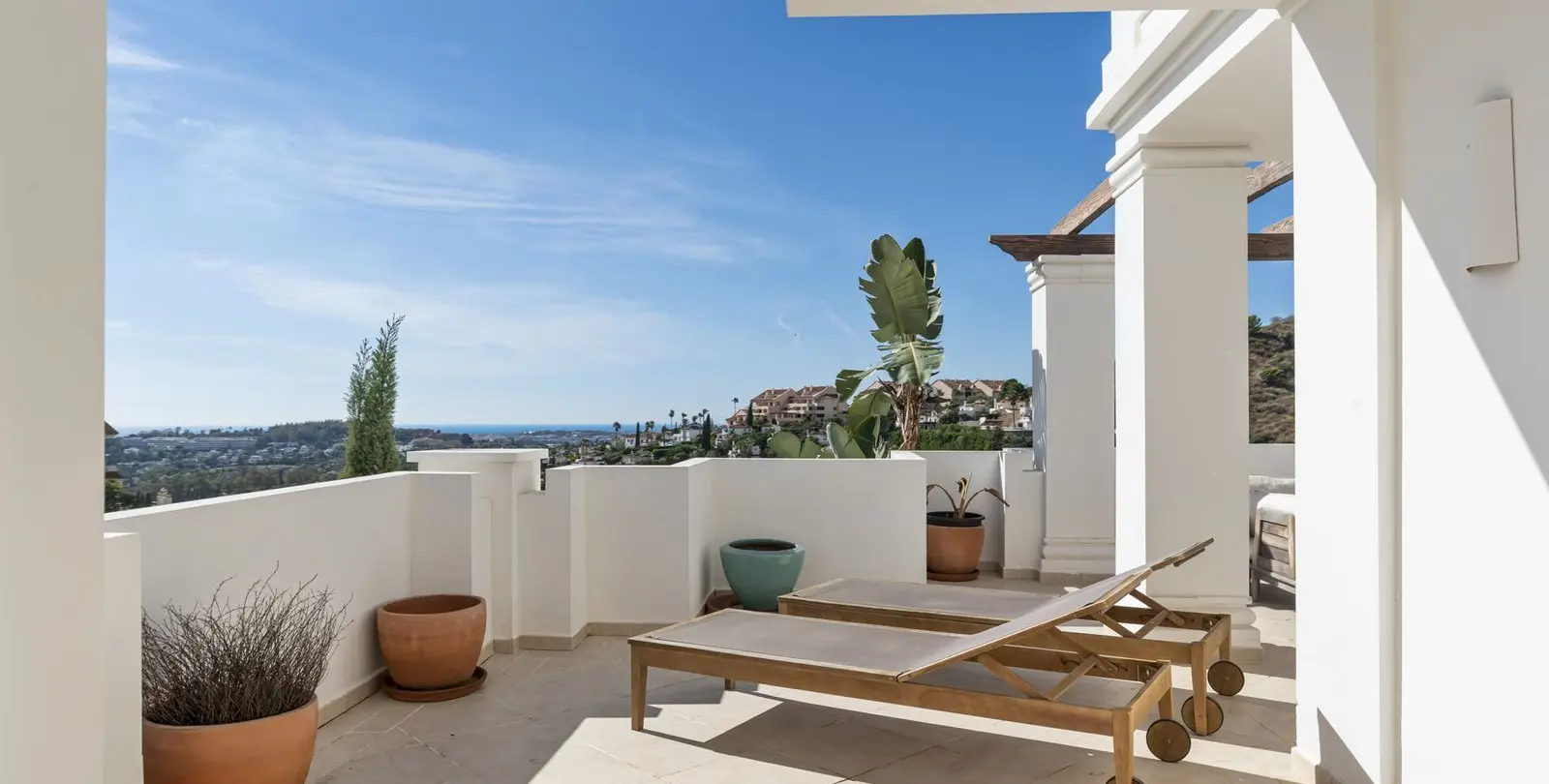 Sale of middle floor apartment in Aloha 4