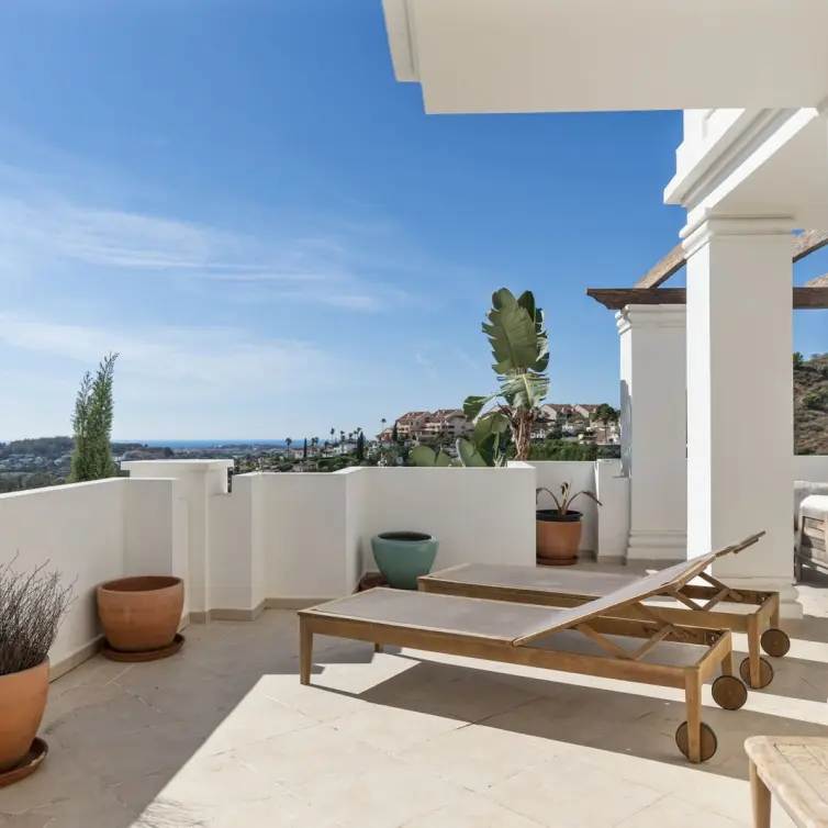 Sale of middle floor apartment in Aloha