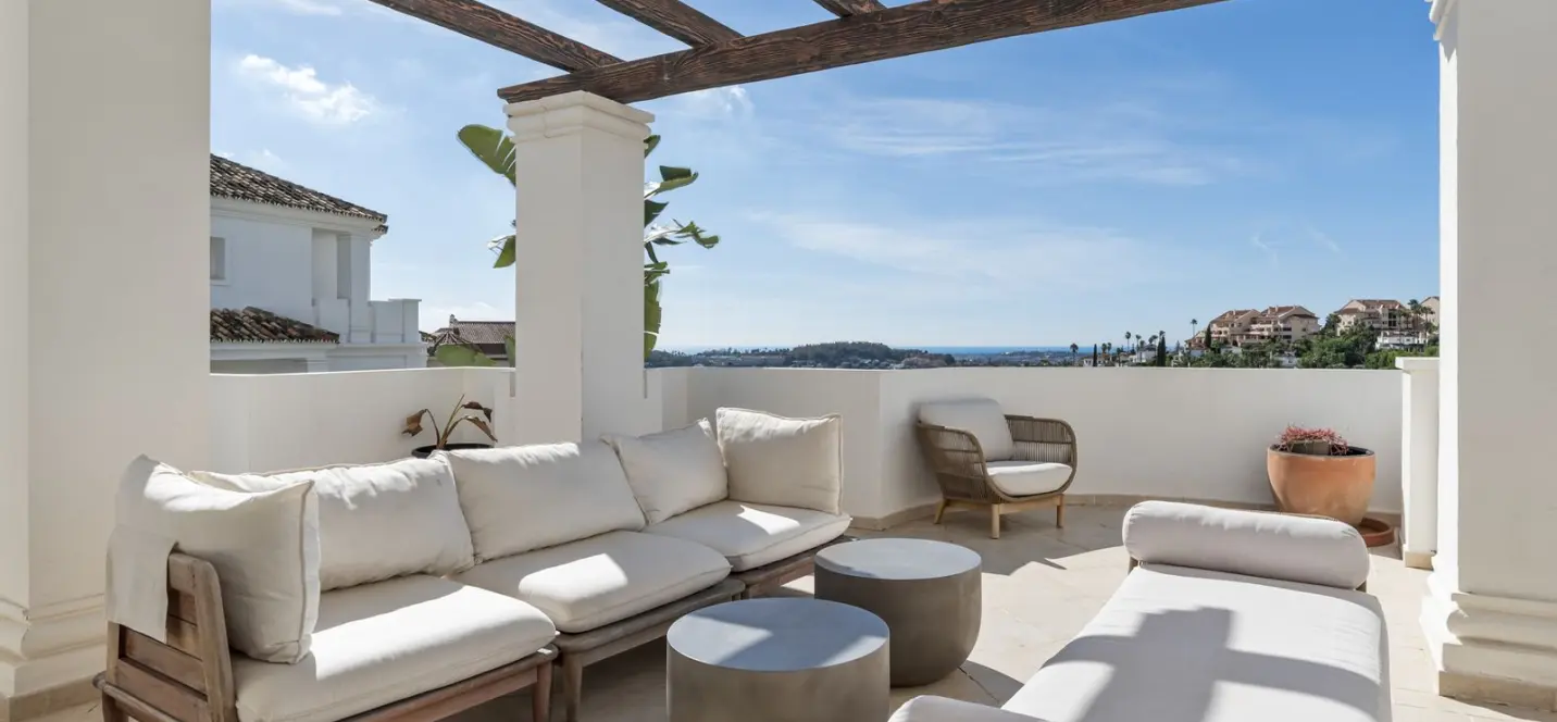 Sale of middle floor apartment in Aloha 4
