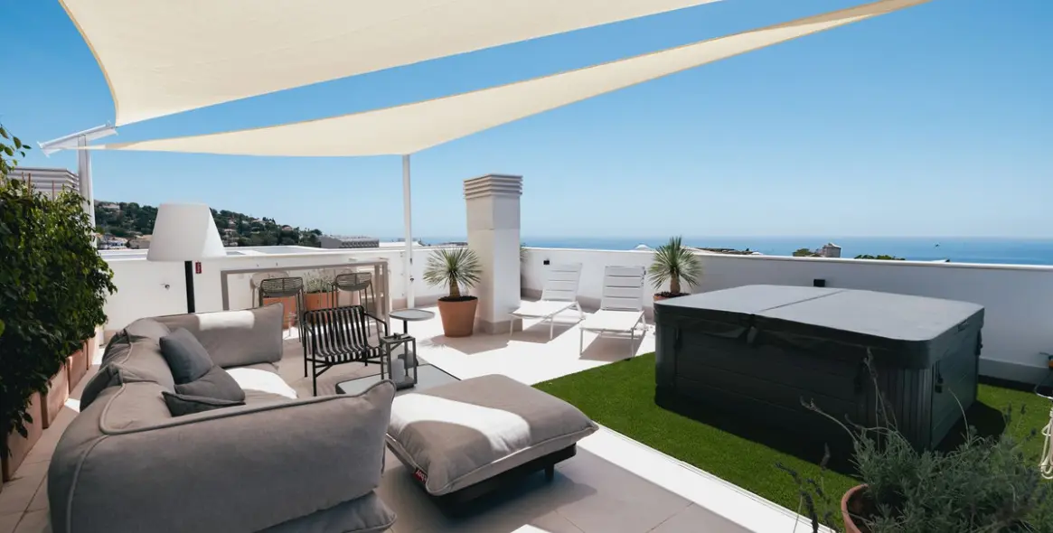 Продажа двухуровневого пентхауса в Higueron 1