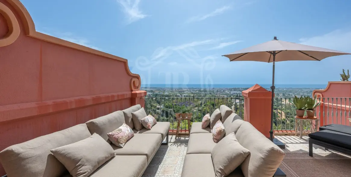 Продажа двухуровневых апартаментов в Monte Halcones 1