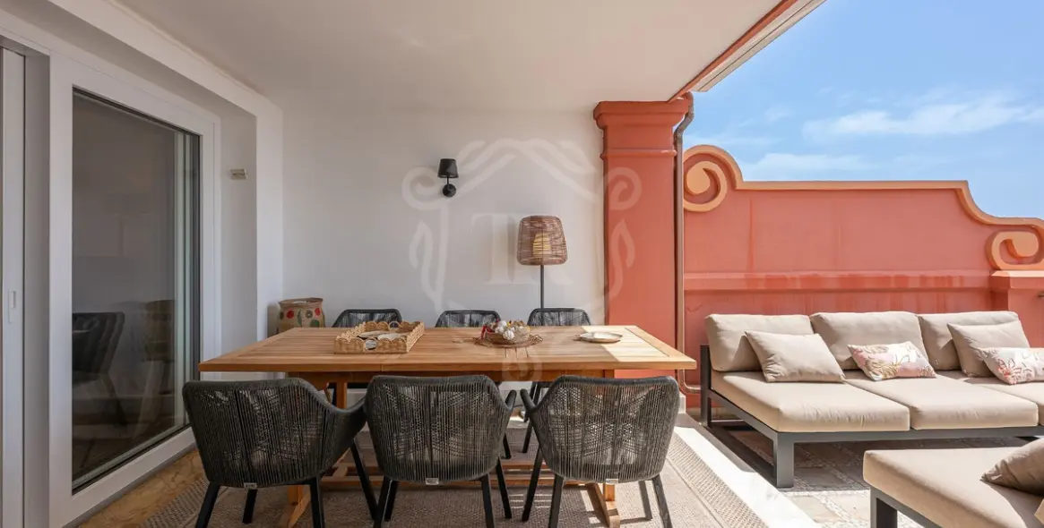 Продажа двухуровневых апартаментов в Monte Halcones 11