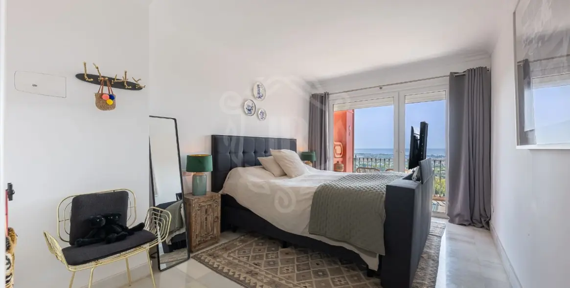 Продажа двухуровневых апартаментов в Monte Halcones 14