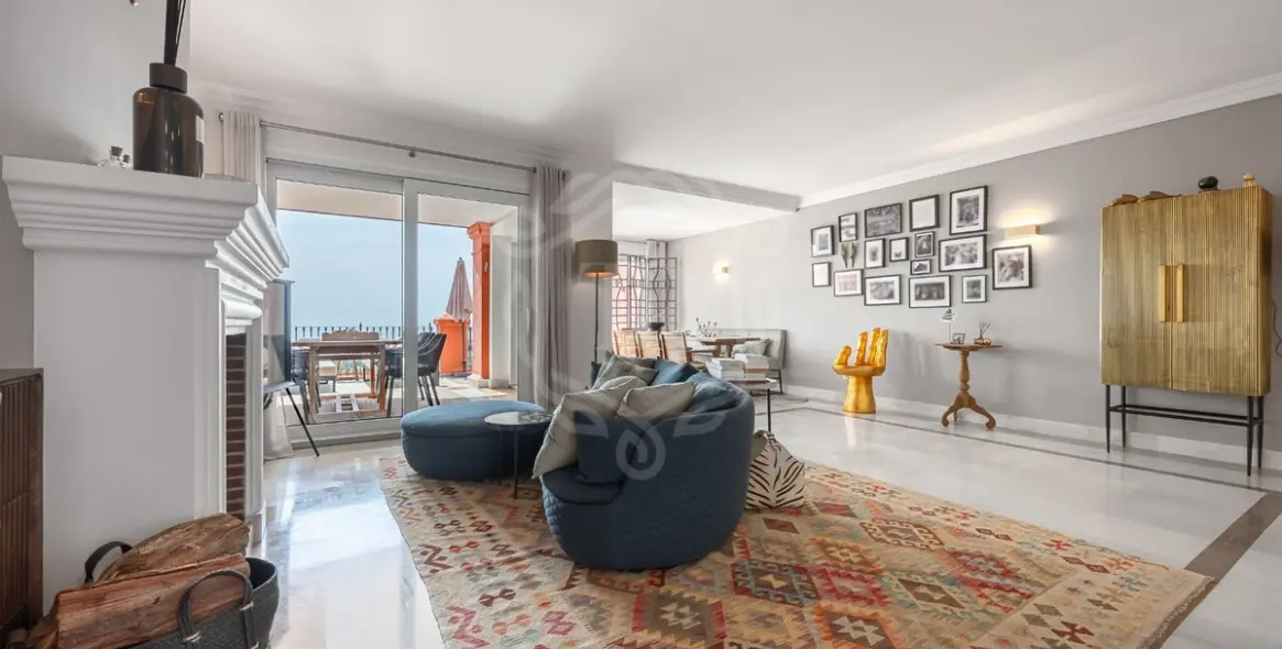 Продажа двухуровневых апартаментов в Monte Halcones 15