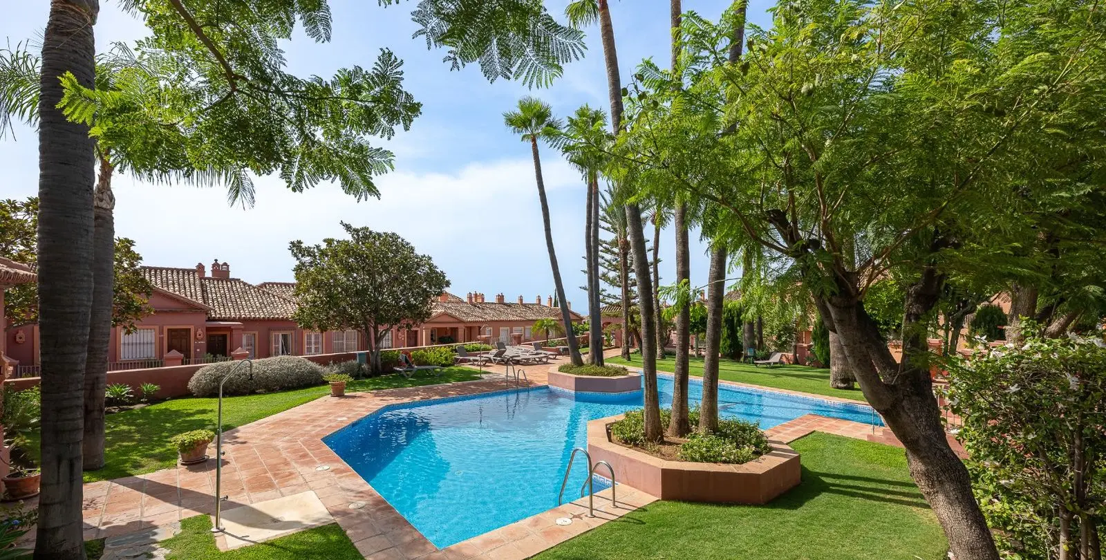 Sale of duplex in Monte Halcones 1