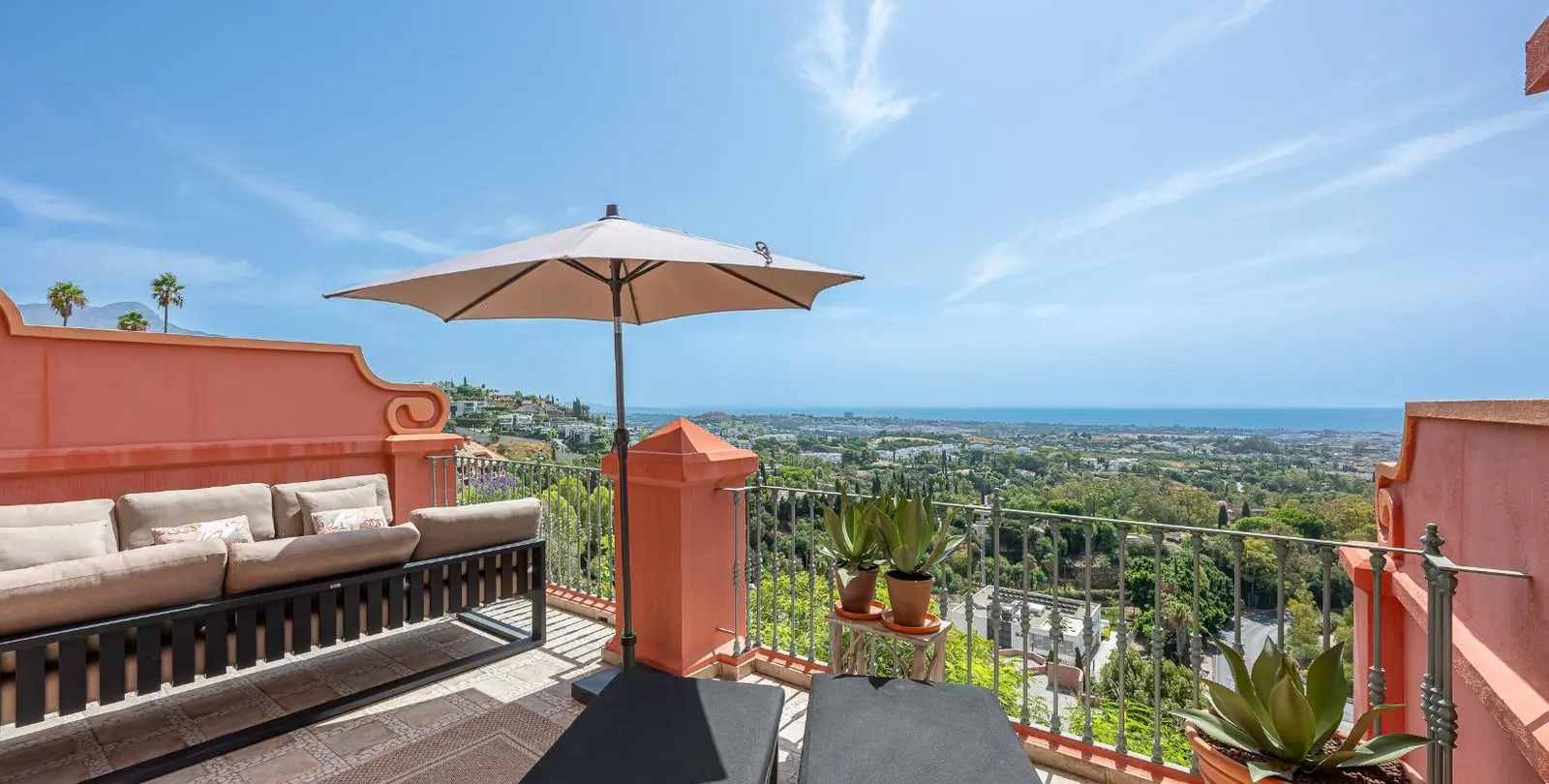 Sale of duplex in Monte Halcones 11