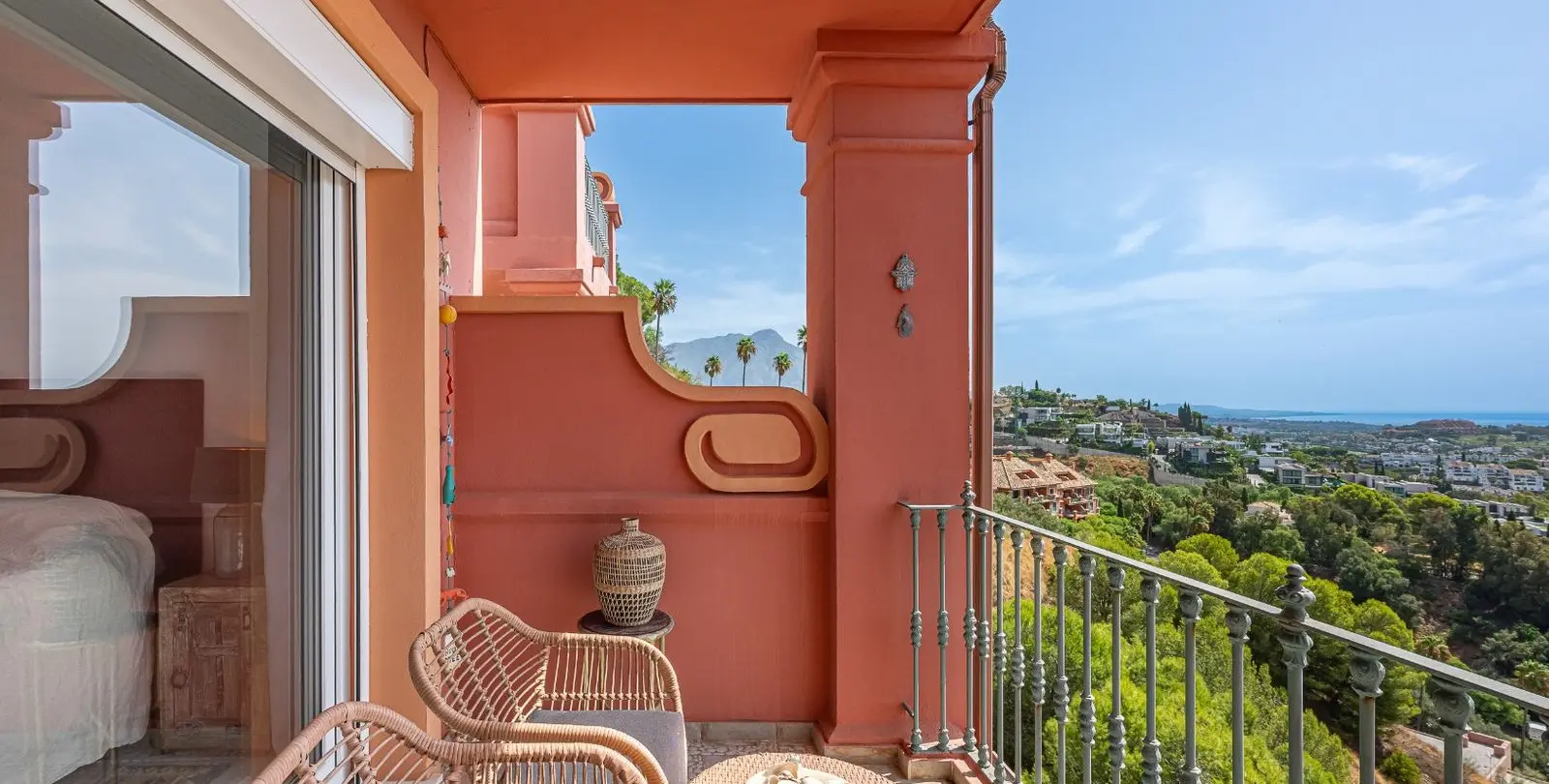 Sale of duplex in Monte Halcones 40