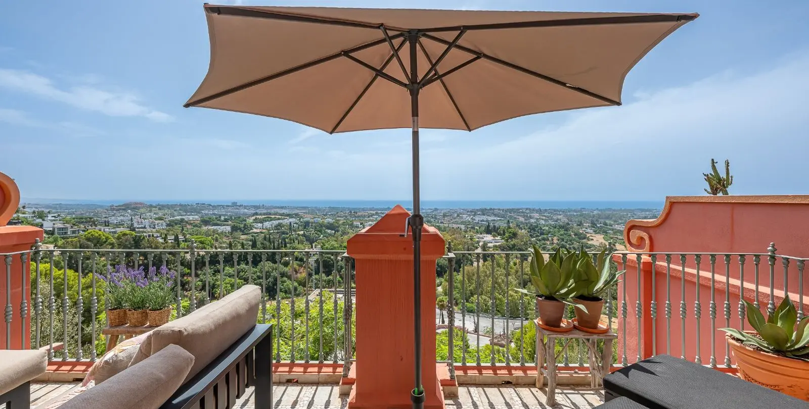 Sale of duplex in Monte Halcones 41