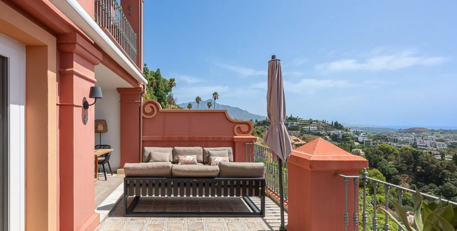Sale of duplex in Monte Halcones 44
