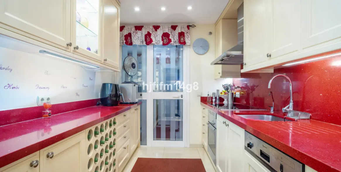 Продажа апартаментов на первом этаже в Puerto Banús 10