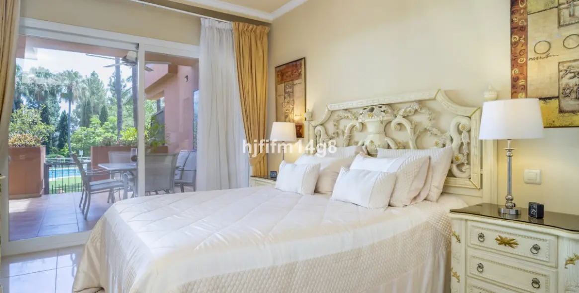 Продажа апартаментов на первом этаже в Puerto Banús 11