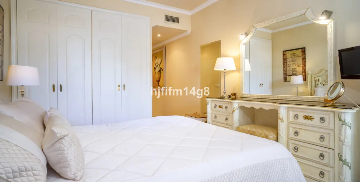 Продажа апартаментов на первом этаже в Puerto Banús 12