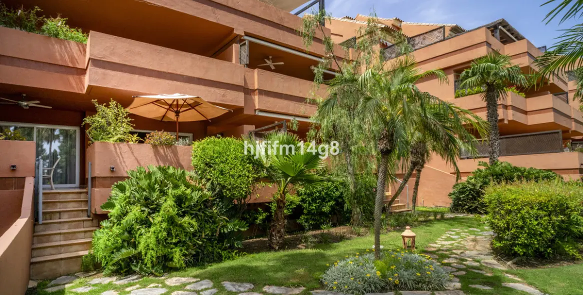 Продажа апартаментов на первом этаже в Puerto Banús 20