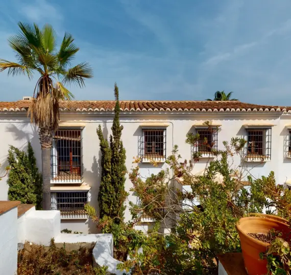 Detached villa R4167757