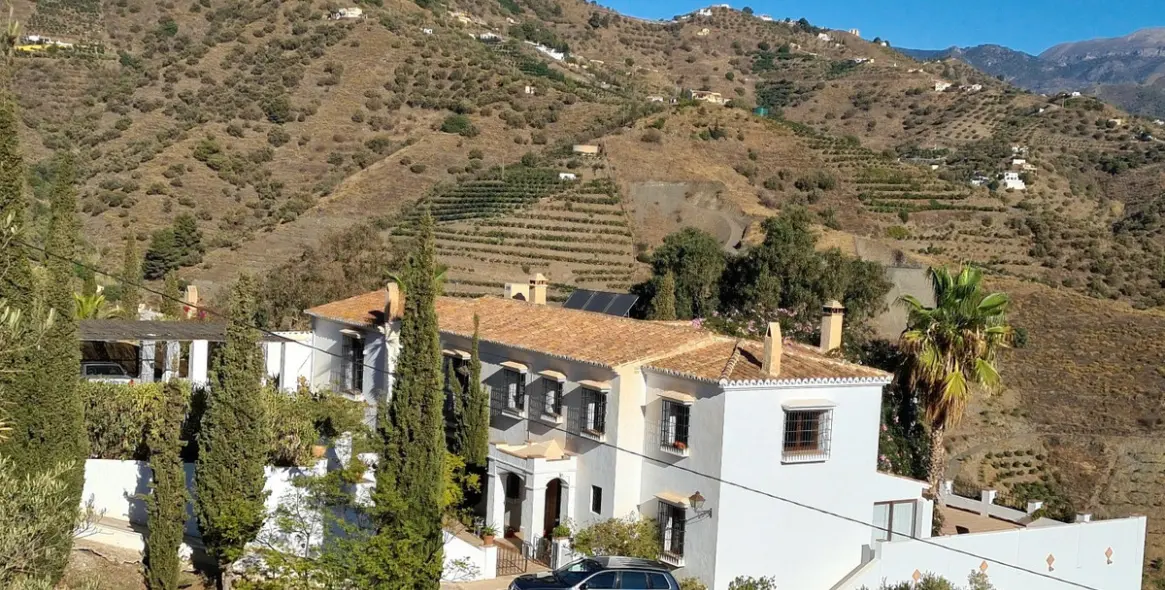 Sale of detached villa in Costa del Sol East 2