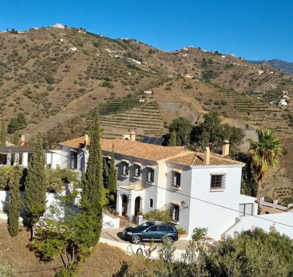 Detached villa R4167757