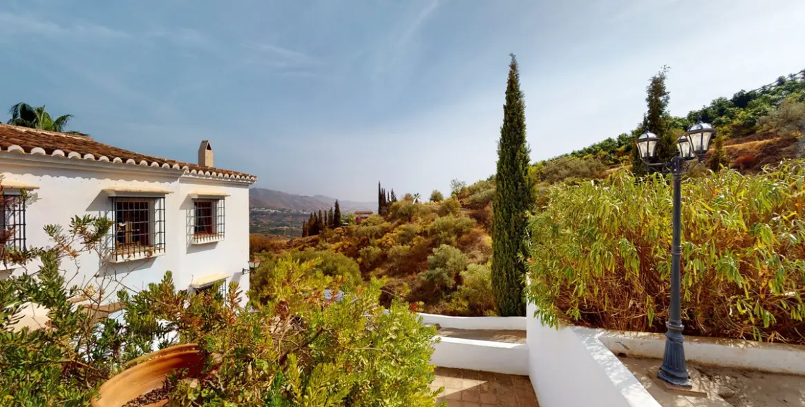 Sale of detached villa in Costa del Sol East 3