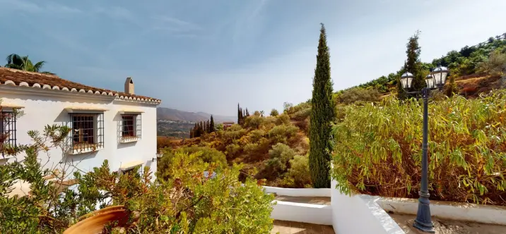 Detached villa R4167757 2