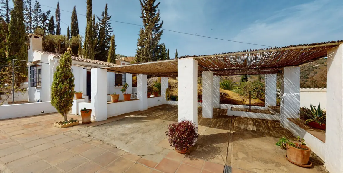 Sale of detached villa in Costa del Sol East 4