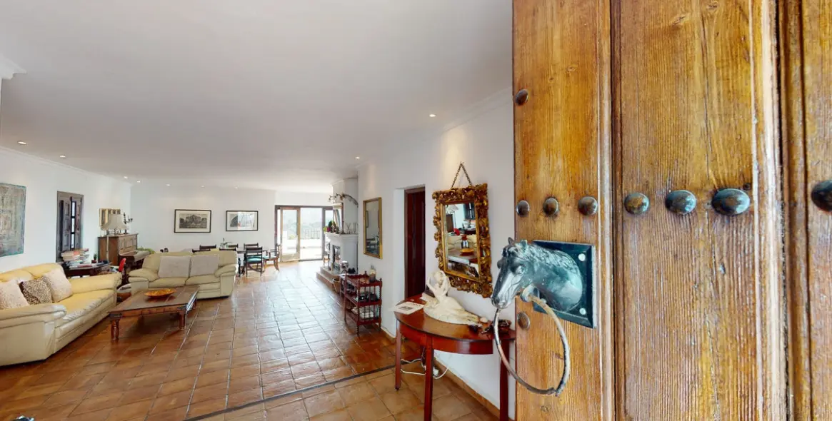 Sale of detached villa in Costa del Sol East 5