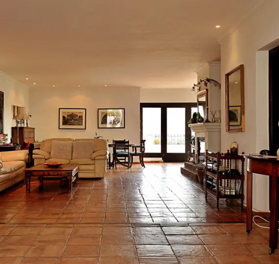 Detached villa R4167757