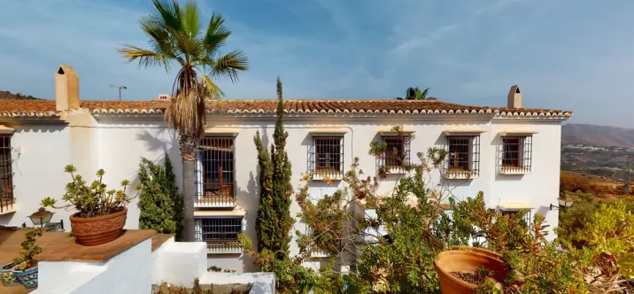 Sale of detached villa in Torrox 0