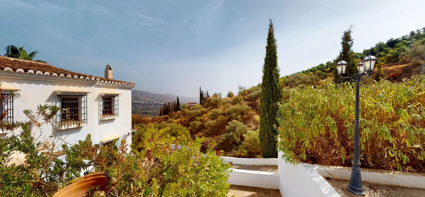 Sale of detached villa in Torrox 2