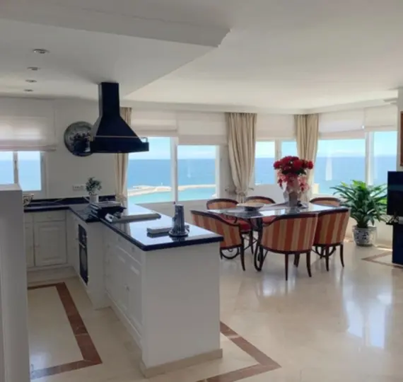 Продажа пентхауса в Estepona