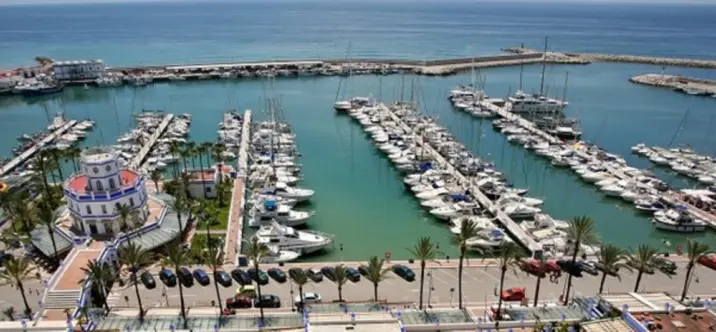 Sale of penthouse in Estepona 0