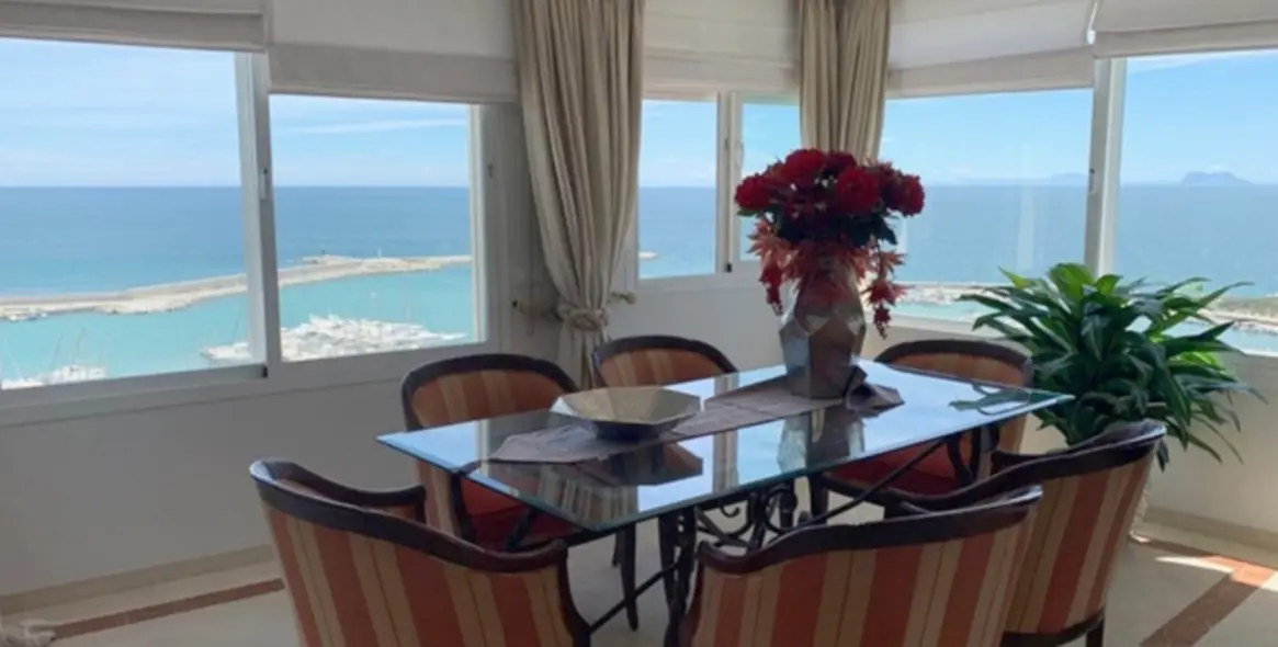 Sale of penthouse in Estepona 2
