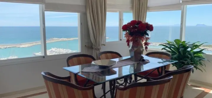 Sale of penthouse in Estepona 1