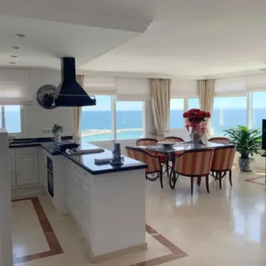 Sale of penthouse in Estepona