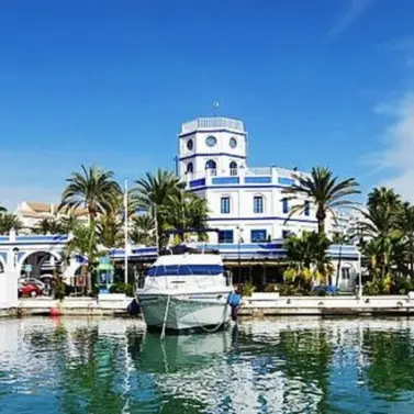 Sale of penthouse in Estepona