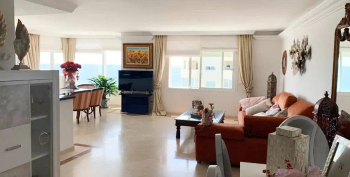 Sale of penthouse in Estepona 10