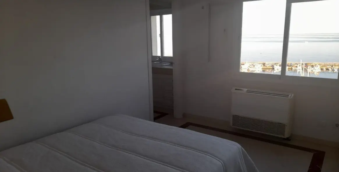 Sale of penthouse in Estepona 17