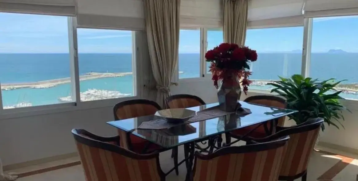 Sale of penthouse in Estepona 23