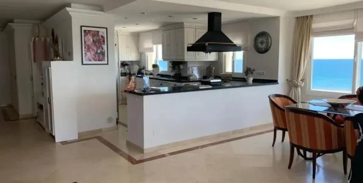 Sale of penthouse in Estepona 30