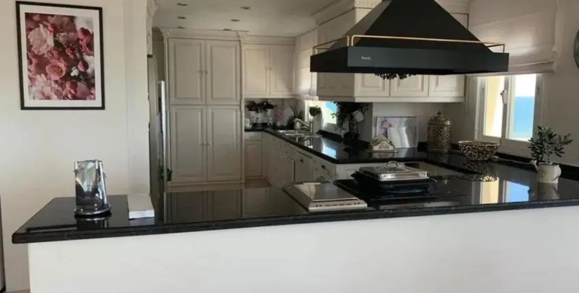 Sale of penthouse in Estepona 35