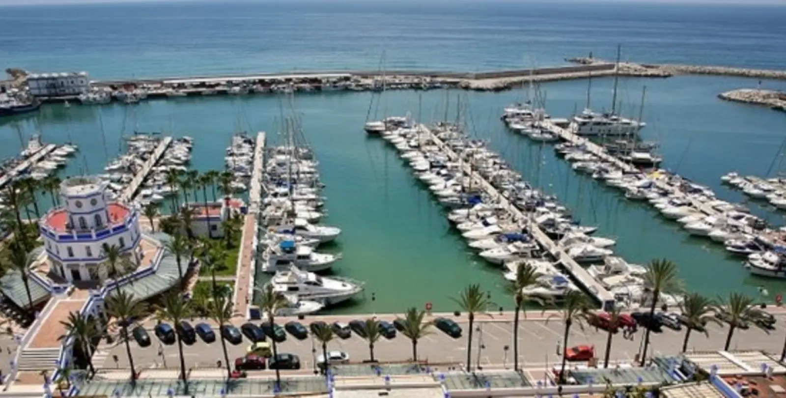 Sale of penthouse in Estepona 1