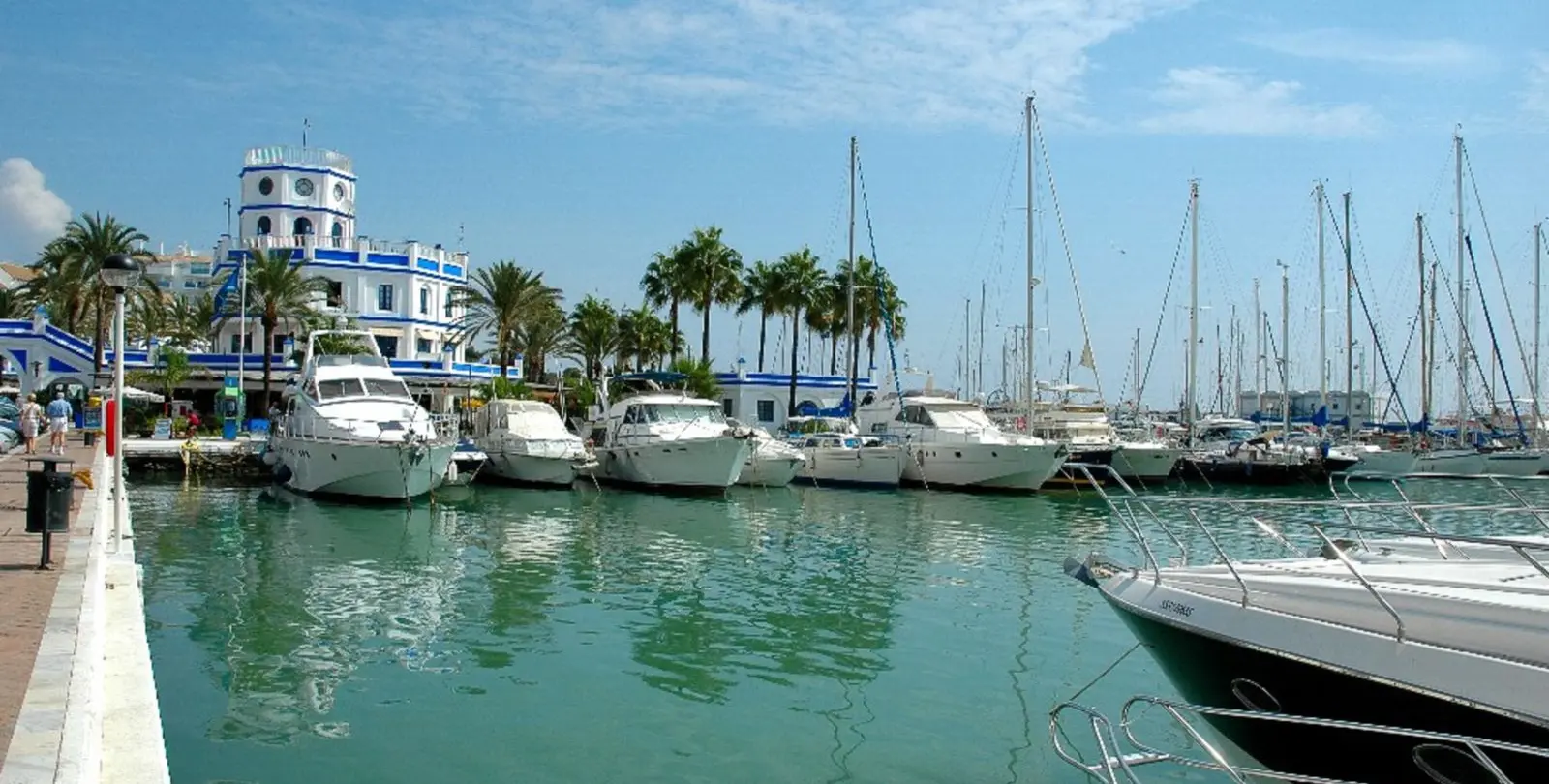 Sale of penthouse in Estepona 8