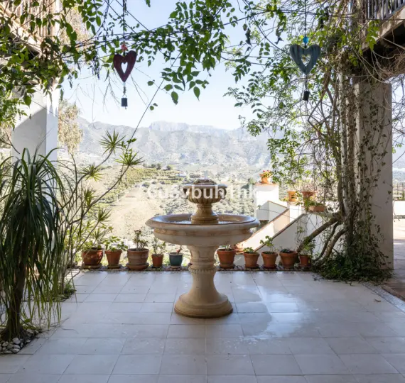 Detached villa R4282069