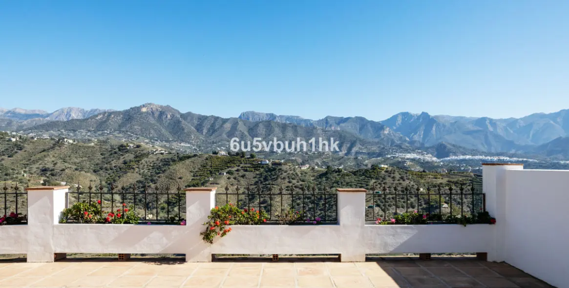 Sale of detached villa in Costa del Sol East 3