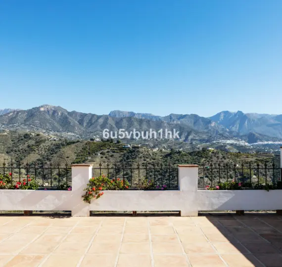 Detached villa R4282069