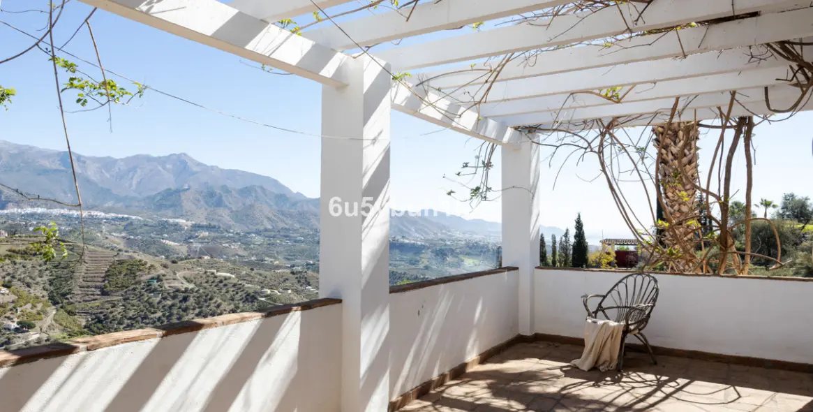 Sale of detached villa in Costa del Sol East 5