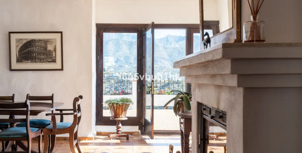 Sale of detached villa in Costa del Sol East 8