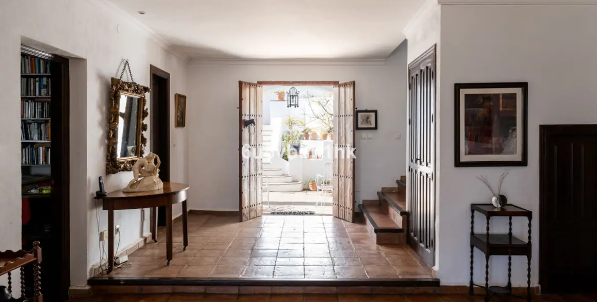 Sale of detached villa in Costa del Sol East 10