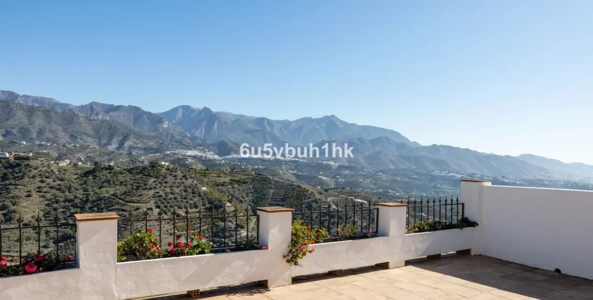 Продажа  отдельно стоящей виллы в Torrox 24