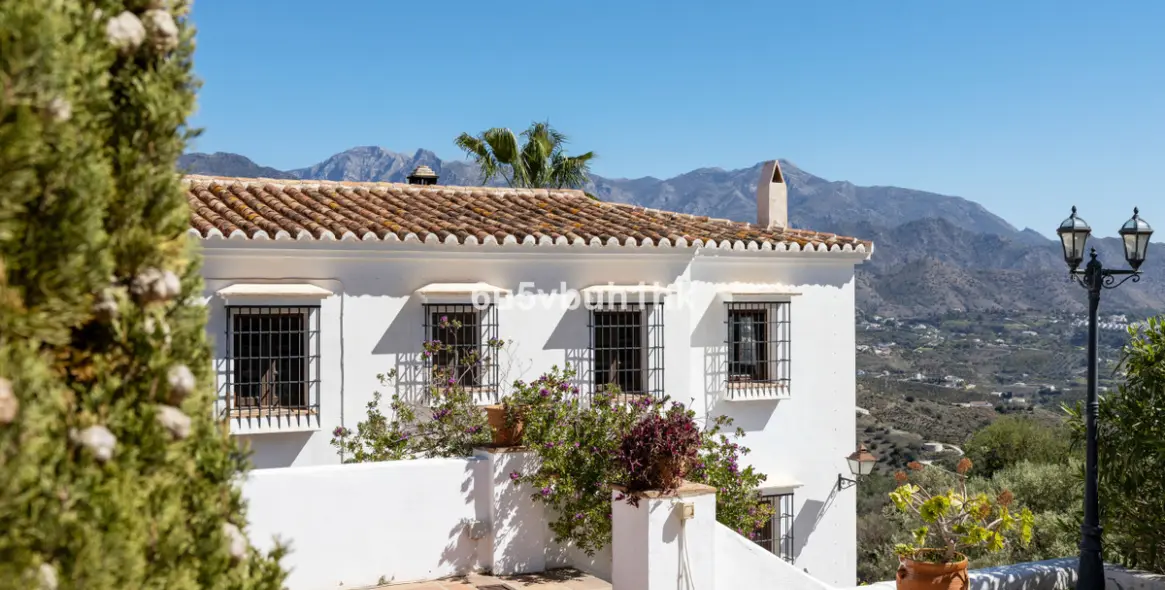 Продажа  отдельно стоящей виллы в Torrox 47