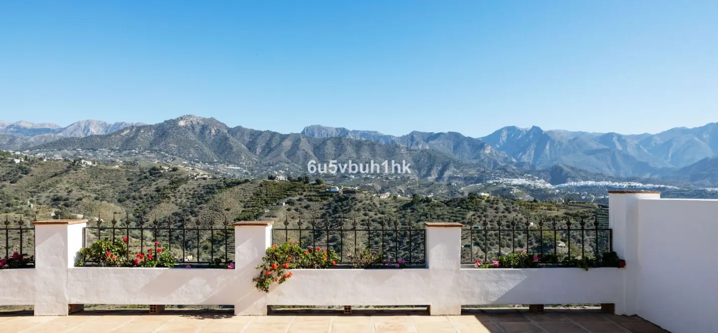 Sale of detached villa in Torrox 0
